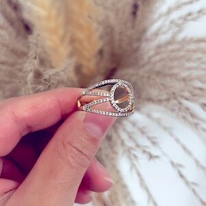 Elegant Gold Desing Women's Ring